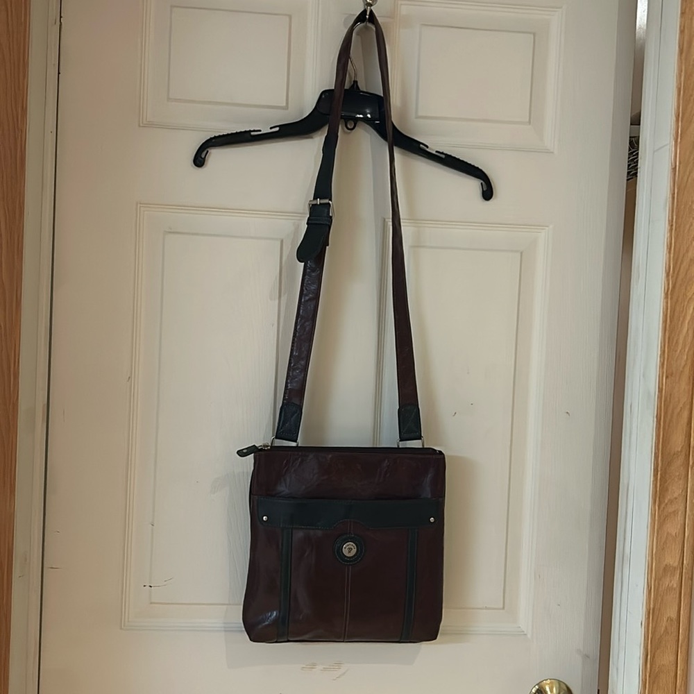 Mouflon Urban Womens Burgundy Wine / Black Leather Flat Crossbody Bag Purse